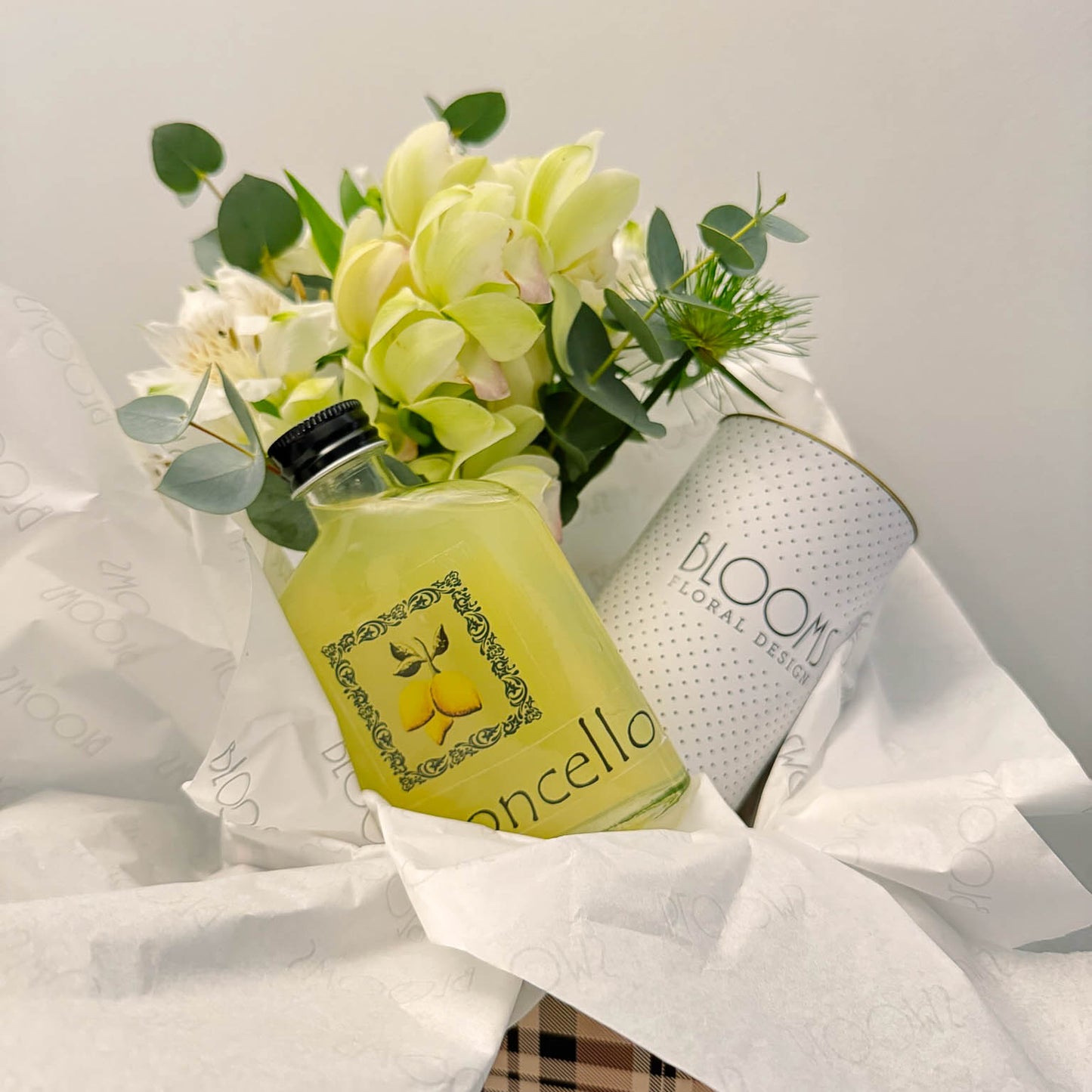 Arranjo Brisa + Bocconcinode limoncello e Licor de Limoncello
